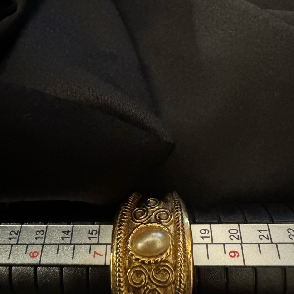 RING GOLD W Pearl like gem. Sz 8 ESTATE SALE FIND Vintage scroll beading… - Picture 6 of 7